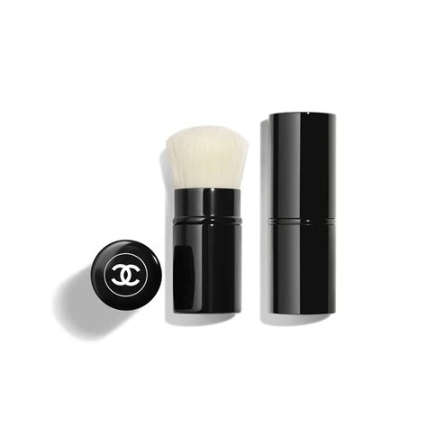 pince a cheveux chanel|LES PINCEAUX DE CHANEL Kabuki Brush.